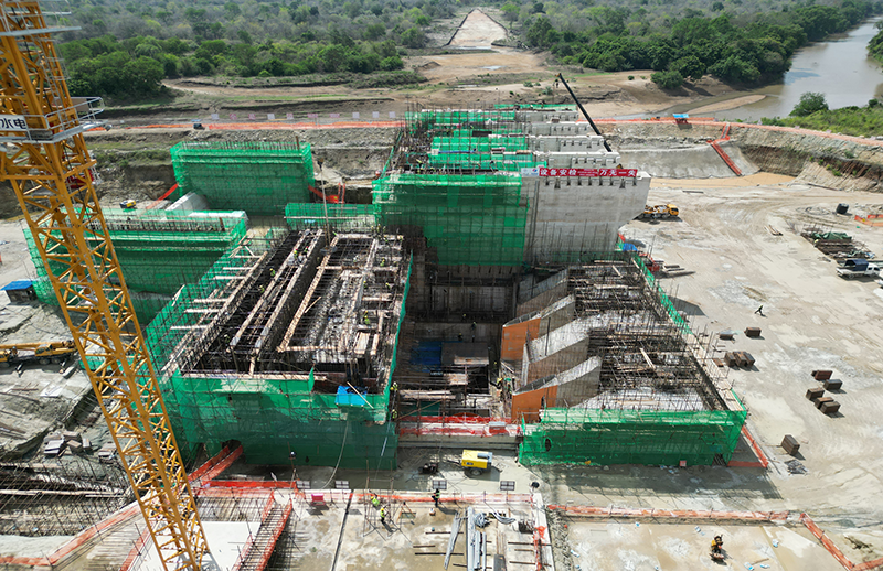 發電廠房、溢洪道施工.png