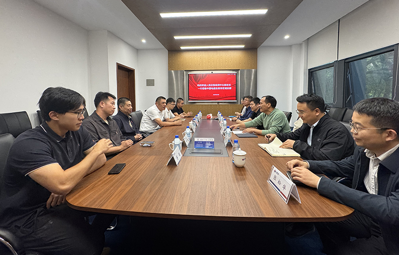 劉愷與人日非洲中心座談交流.jpg